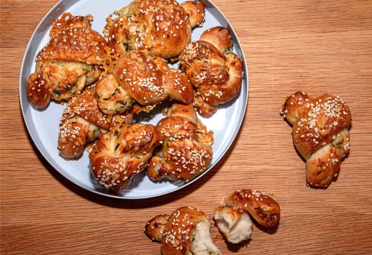 Cheesy Garlic Knots Made with Garlic Rapeseed Oil